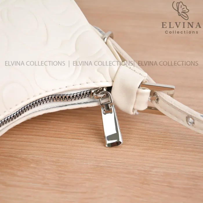 کیف قایقی دخترانه تیارا طرح کوچ COACH دارای آویز آلبالو - Image 3