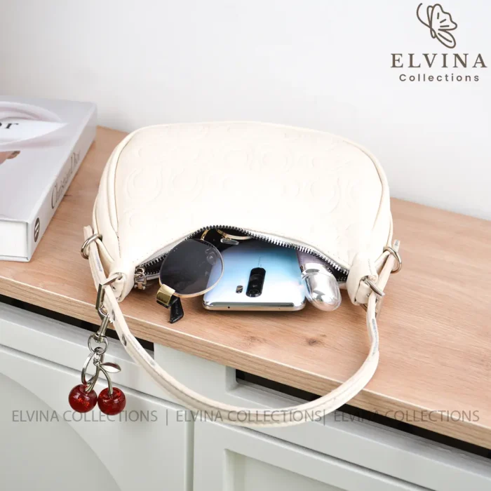 کیف قایقی دخترانه تیارا طرح کوچ COACH دارای آویز آلبالو - Image 12